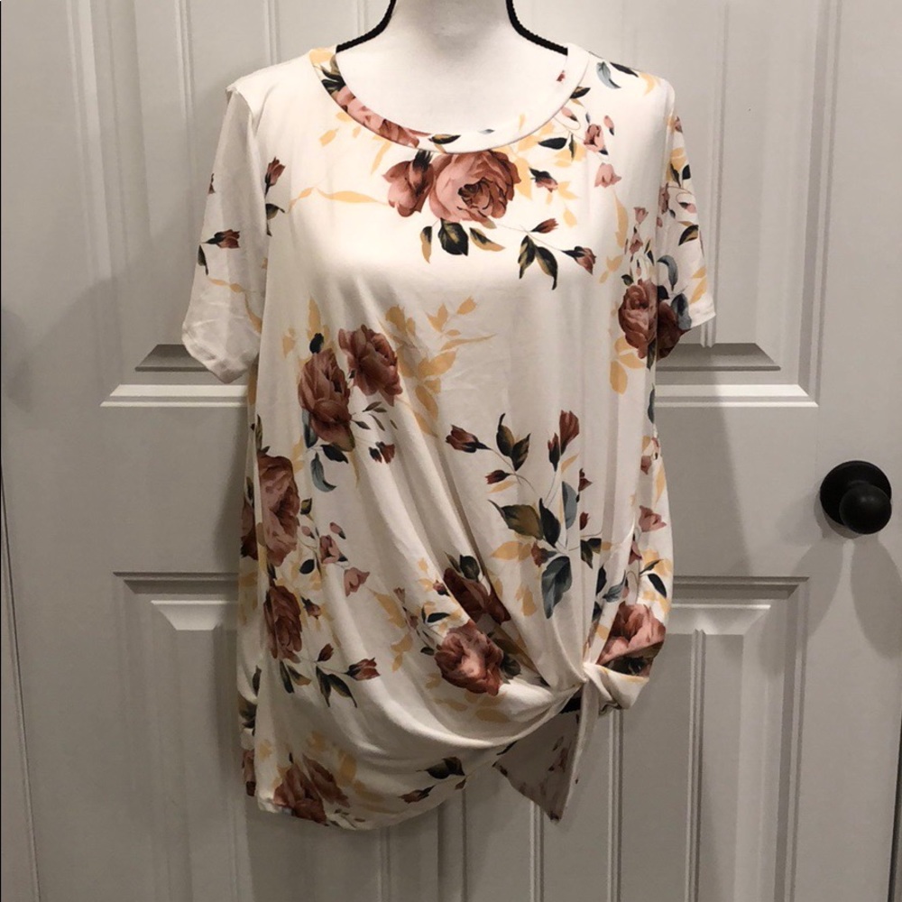 Buttery soft floral top with twist accent